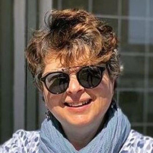 Meet your Posher, Sharon - Picture 2 of 2